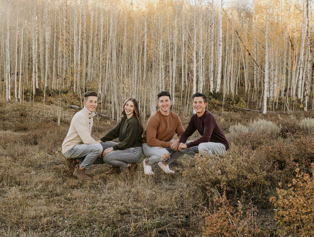 What to wear, Family portraits, Group portrait outfit ideas, Montrose Colorado Photographer, Grand Junction Colorado Photographer