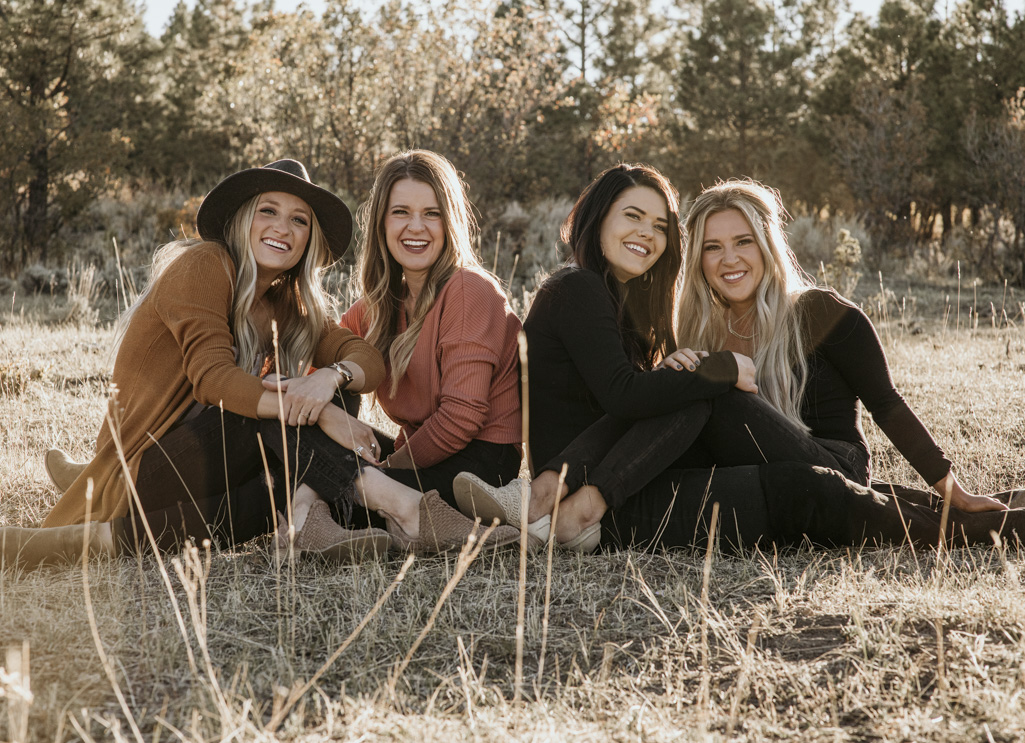 Top 5 Tips for Your Best Friend Photoshoot | Flytographer